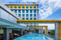 สระว่ายน้ำ Grand Artos Hotel & Convention