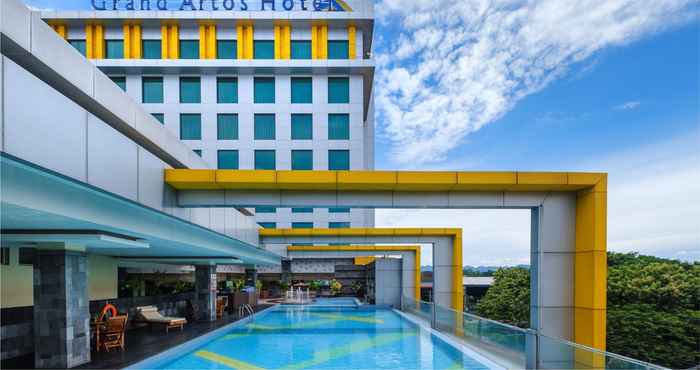 Swimming Pool Grand Artos Hotel & Convention