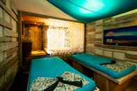 Entertainment Facility Bliss Surfer Hotel by Tritama Hospitality