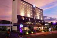 ภายนอกอาคาร Fame Hotel Gading Serpong