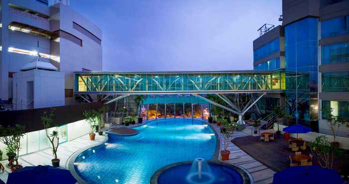 Swimming Pool Horison Ultima Bekasi Hotel