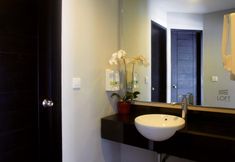 In-room Bathroom 4 Loft Legian Hotel