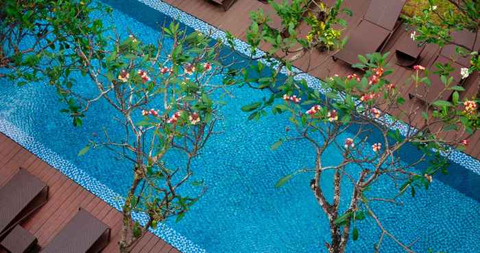 Swimming Pool Hotel Santika Kuta