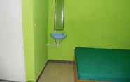 Toilet Kamar 3 Family Homestay