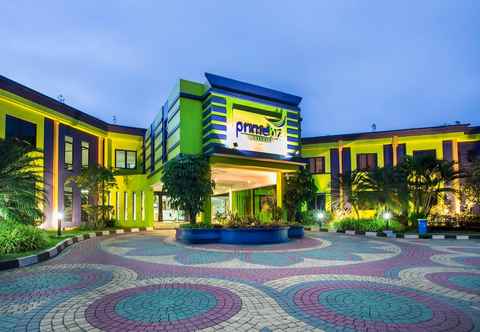 Bangunan PrimeBiz Hotel Karawang
