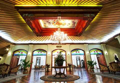 Lobby Kusuma Sahid Prince Hotel