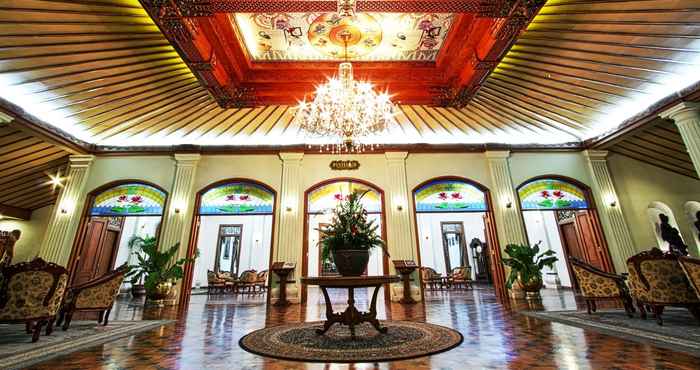 Lobby Kusuma Sahid Prince Hotel