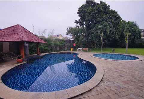 Swimming Pool Papyrus Tropical Hotel