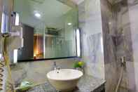 In-room Bathroom John's Pardede International