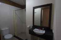 In-room Bathroom Donna Homestay		