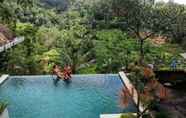 Kolam Renang 2 Green View Private Villas