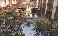 Kolam Renang 6 Devata Suite and Residence Bali