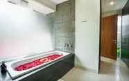 In-room Bathroom 7 Samaja Villas Kunti