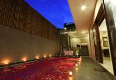 Swimming Pool 2 Royal Nyanyi Villa