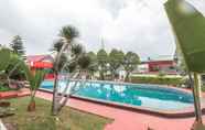 Swimming Pool 4 Hotel Lurus Cisarua