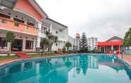 Swimming Pool 5 Hotel Lurus Cisarua