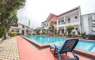 Swimming Pool 2 Hotel Lurus Cisarua