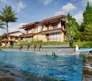 Swimming Pool 3 The Jayakarta Cisarua Inn & Villas