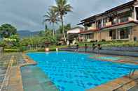 Swimming Pool The Jayakarta Cisarua Inn & Villas