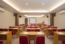 Functional Hall Harlys Residence