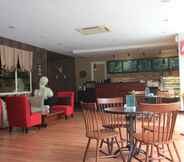 Bar, Kafe, dan Lounge 6 The Victoria Hotel Yogyakarta