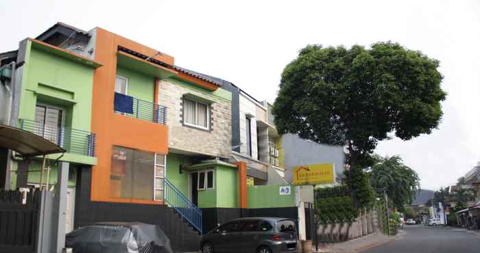 Bên ngoài Wisma Nely Murni Guesthouse / Nely Murni Residence 