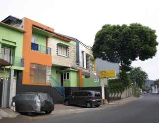 Exterior 2 Wisma Nely Murni Guesthouse / Nely Murni Residence 