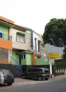 EXTERIOR_BUILDING Wisma Nely Murni Guesthouse / Nely Murni Residence 