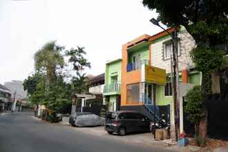 Exterior 4 Wisma Nely Murni Guesthouse / Nely Murni Residence 