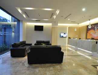 Lobby 2 Dreamtel Jakarta