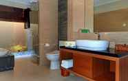 In-room Bathroom 3 Mutiara Bali Boutique Resort Villas and Spa	