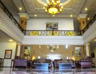 Lobby 2 The Grand Palace Hotel Malang