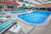 Swimming Pool Hotel Kartika Chandra