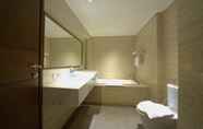 In-room Bathroom 3 Soll Marina Hotel Serpong