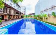 Swimming Pool 2 Hotel Grand Santhi