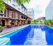 Kolam Renang 2 Hotel Grand Santhi