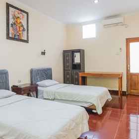 Bedroom 1 Mahendra Beach Inn, โรงแรม & ที่พัก Everything IDR 100.000
