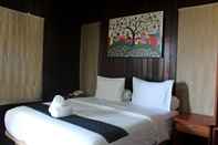 Phòng ngủ Exotic Komodo Hotel