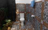 Toilet Kamar 5 Five Time Homestay