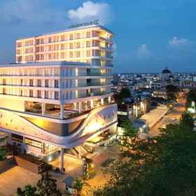 Exterior / Building 1 Golden Tulip Pontianak, Pontianak Hotels
