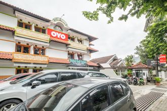 外部的 4 OYO 1945 Hotel Bali Near RS Muhammadiyah