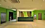 ล็อบบี้ 4 Zodiak MT Haryono by KAGUM Hotels