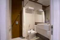 In-room Bathroom Life Emerald Hotel Surabaya