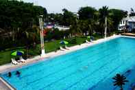 Swimming Pool Surabaya Suites Hotel Powered by Archipelago