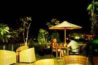 Bar, Cafe and Lounge Hotel Pyrenees Jogja