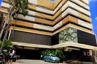 Bangunan New Grand Park Hotel