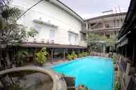 Kolam Renang GRAND GUCI BY PALMA HOTELS