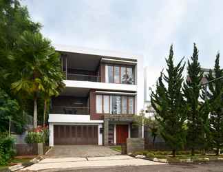 Exterior 2 4 BR city view villa with a private pool 4