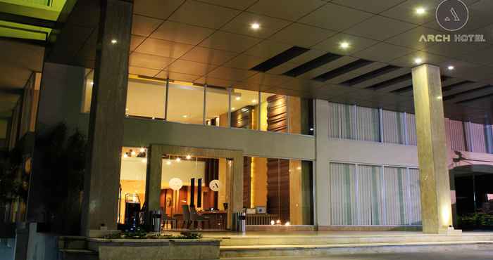 ภายนอกอาคาร Arch Hotel Bogor