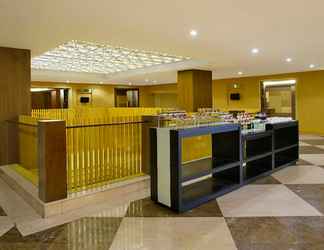 Lobi 2 Hotel Santika Pandegiling Surabaya